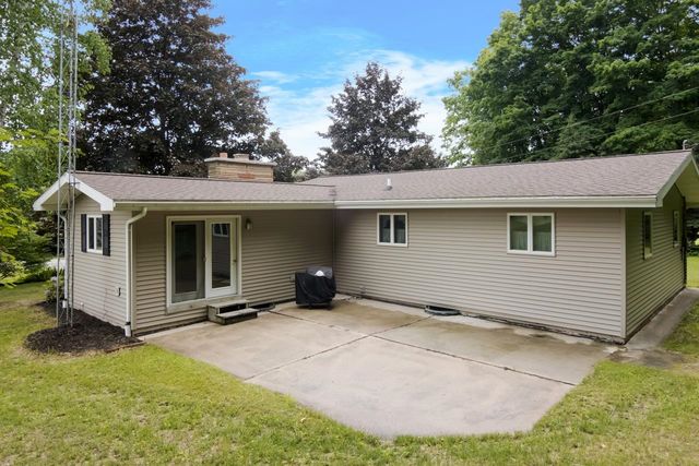 1551 N Macksey Road, Suttons Bay, MI 49682