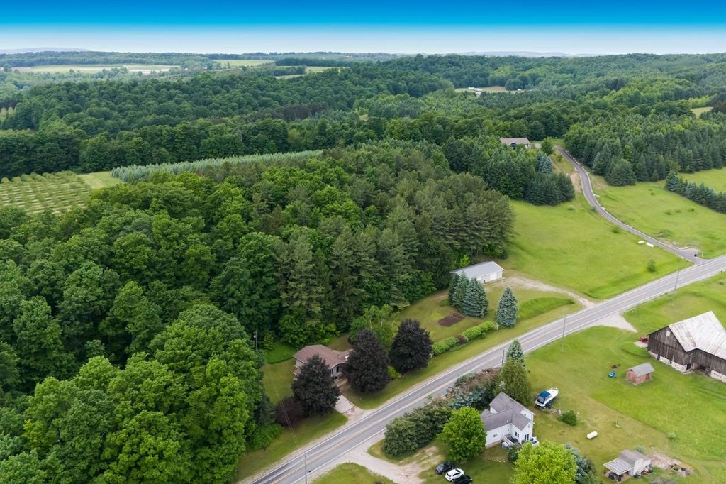 1551 N Macksey Road, Suttons Bay, MI 49682