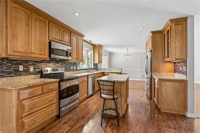 514 York Warwick DR, Yorktown, VA 23692