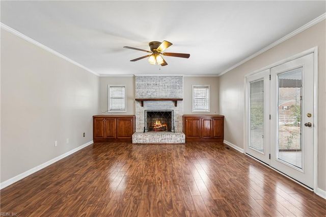 514 York Warwick DR, Yorktown, VA 23692