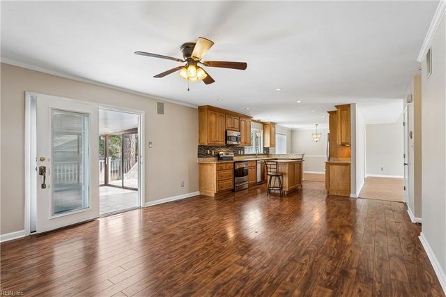 514 York Warwick DR, Yorktown, VA 23692