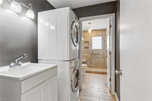 514 York Warwick DR, Yorktown, VA 23692