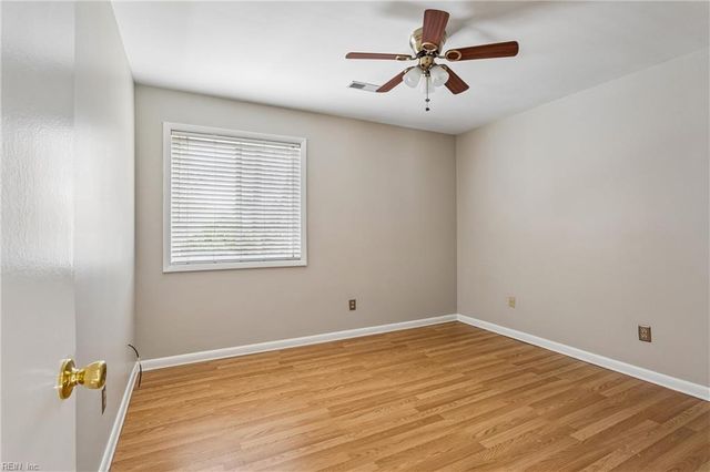 514 York Warwick DR, Yorktown, VA 23692