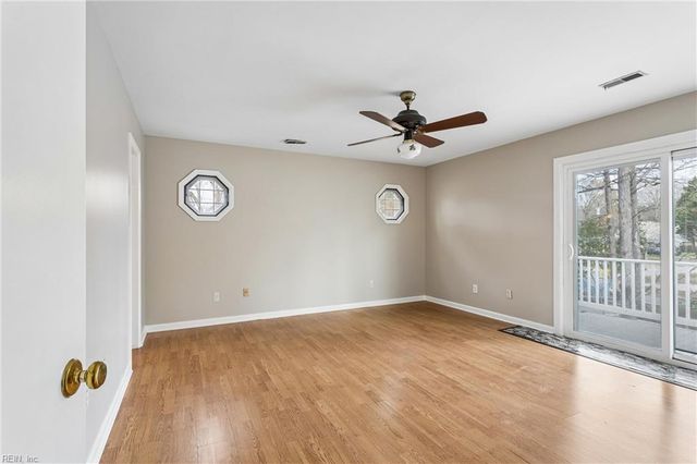 514 York Warwick DR, Yorktown, VA 23692