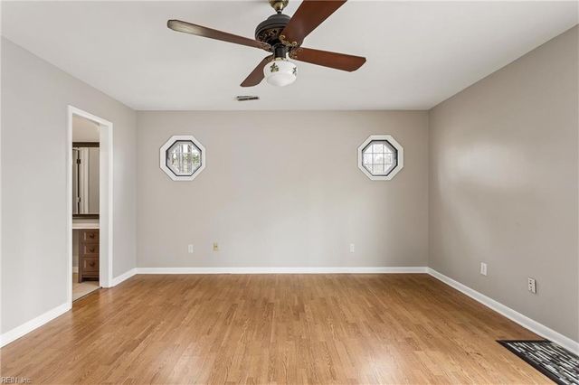 514 York Warwick DR, Yorktown, VA 23692