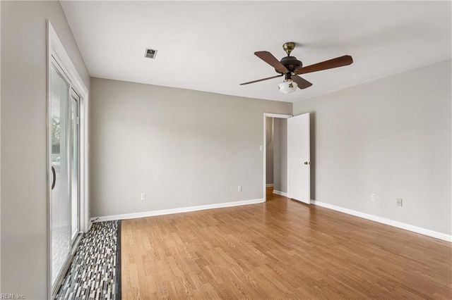 514 York Warwick DR, Yorktown, VA 23692