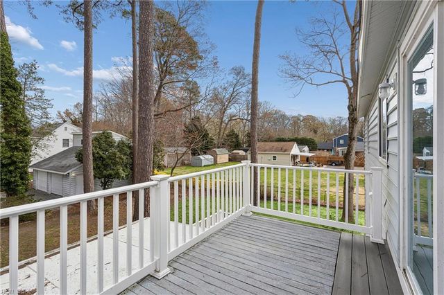514 York Warwick DR, Yorktown, VA 23692