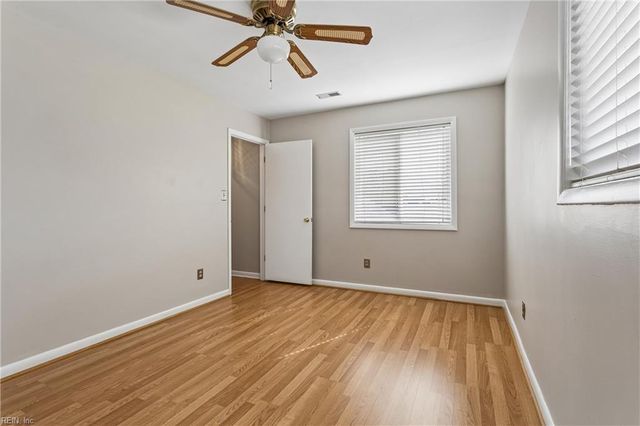 514 York Warwick DR, Yorktown, VA 23692