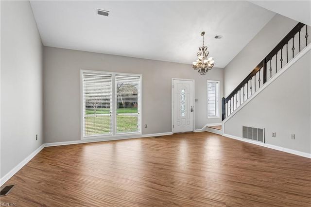 514 York Warwick DR, Yorktown, VA 23692