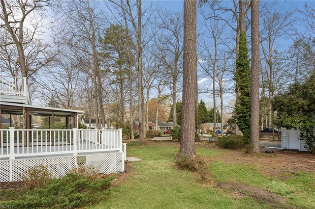 514 York Warwick DR, Yorktown, VA 23692