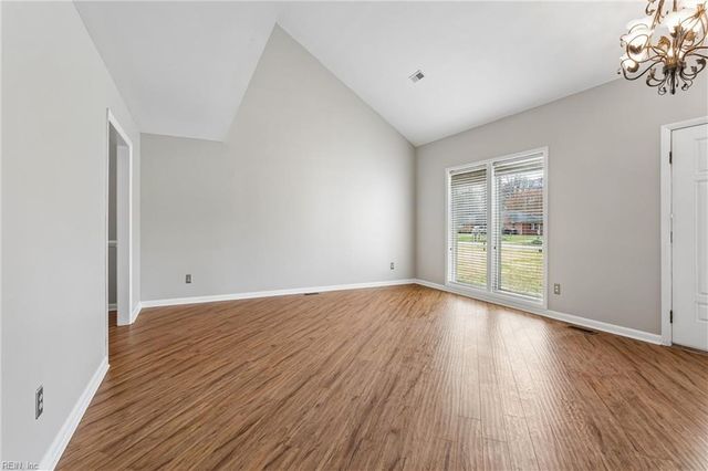 514 York Warwick DR, Yorktown, VA 23692