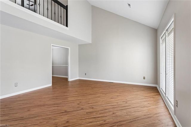 514 York Warwick DR, Yorktown, VA 23692