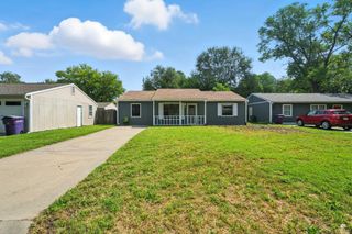 805 Brookwood Circle, Manhattan, KS 66502