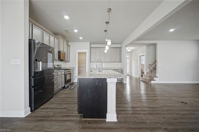 100 Chalmers DR, Suffolk, VA 23434