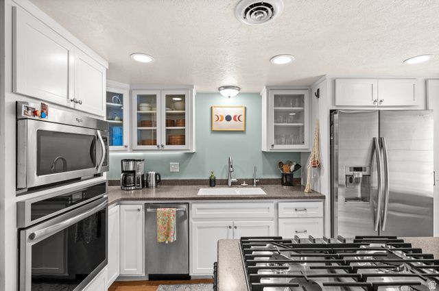 1716 E WOODSIDE DR, Holladay, UT 84124
