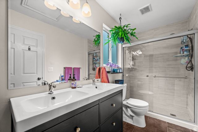 1716 E WOODSIDE DR, Holladay, UT 84124