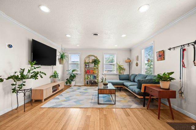 1716 E WOODSIDE DR, Holladay, UT 84124