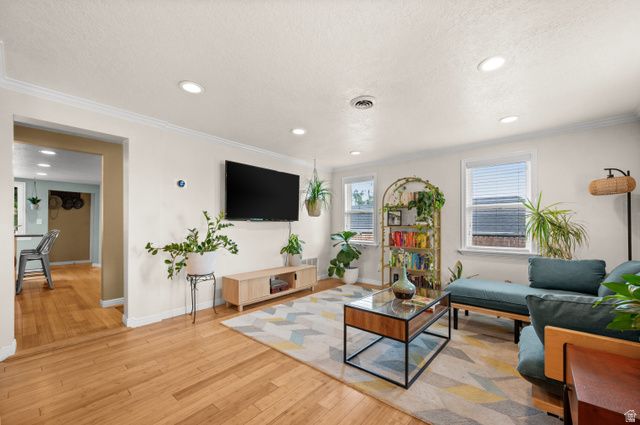 1716 E WOODSIDE DR, Holladay, UT 84124