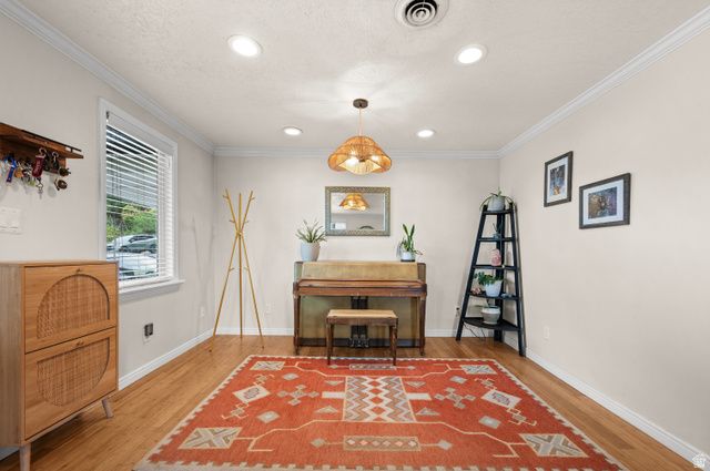 1716 E WOODSIDE DR, Holladay, UT 84124