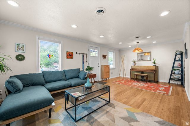 1716 E WOODSIDE DR, Holladay, UT 84124