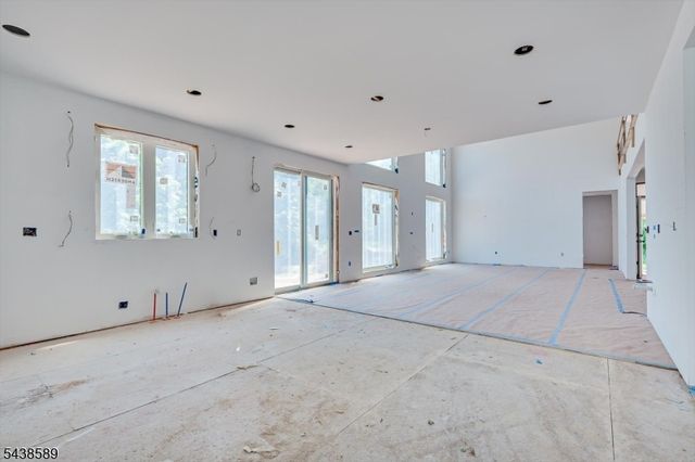54 Nevsky St, Edison Twp., NJ 08820