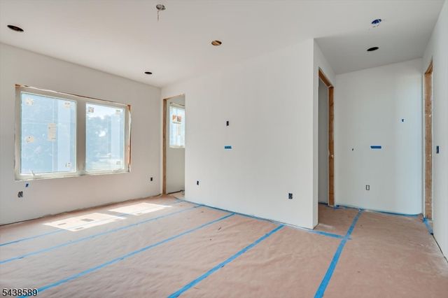 54 Nevsky St, Edison Twp., NJ 08820