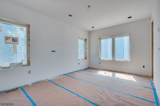 54 Nevsky St, Edison Twp., NJ 08820