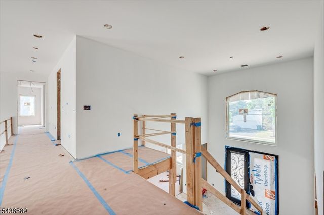 54 Nevsky St, Edison Twp., NJ 08820
