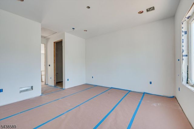 54 Nevsky St, Edison Twp., NJ 08820