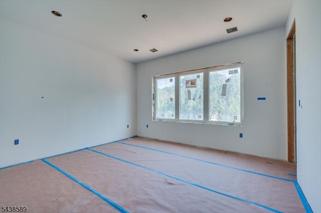 54 Nevsky St, Edison Twp., NJ 08820