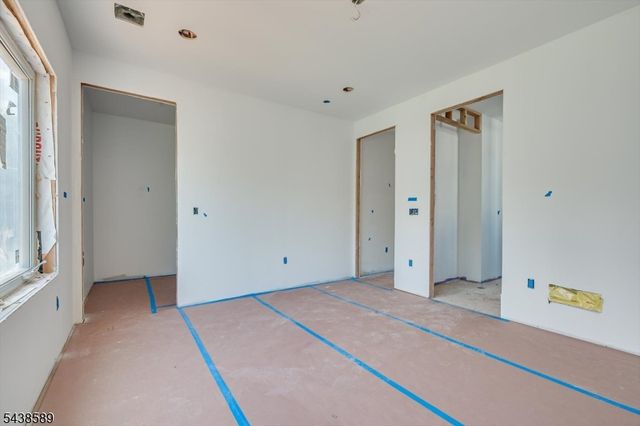 54 Nevsky St, Edison Twp., NJ 08820