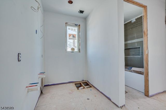 54 Nevsky St, Edison Twp., NJ 08820