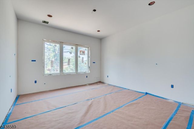 54 Nevsky St, Edison Twp., NJ 08820