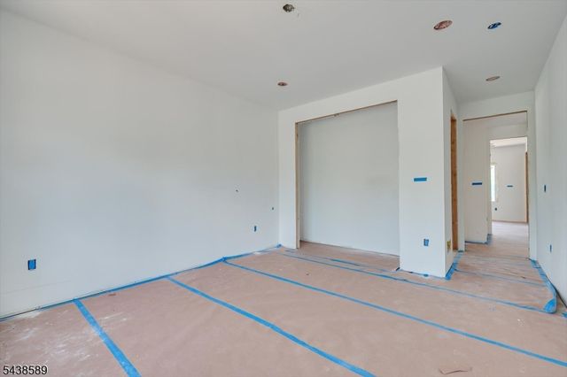 54 Nevsky St, Edison Twp., NJ 08820