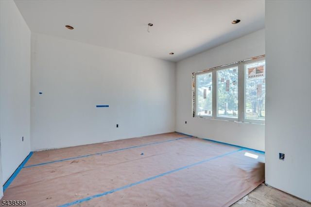 54 Nevsky St, Edison Twp., NJ 08820