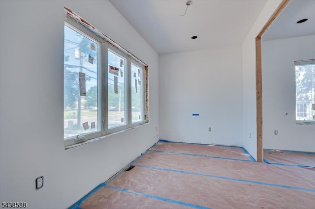 54 Nevsky St, Edison Twp., NJ 08820