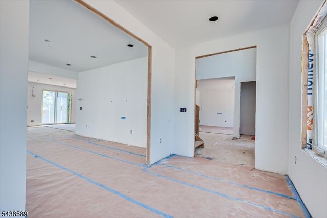 54 Nevsky St, Edison Twp., NJ 08820