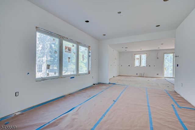 54 Nevsky St, Edison Twp., NJ 08820