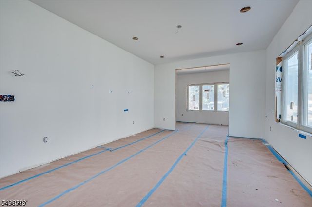 54 Nevsky St, Edison Twp., NJ 08820