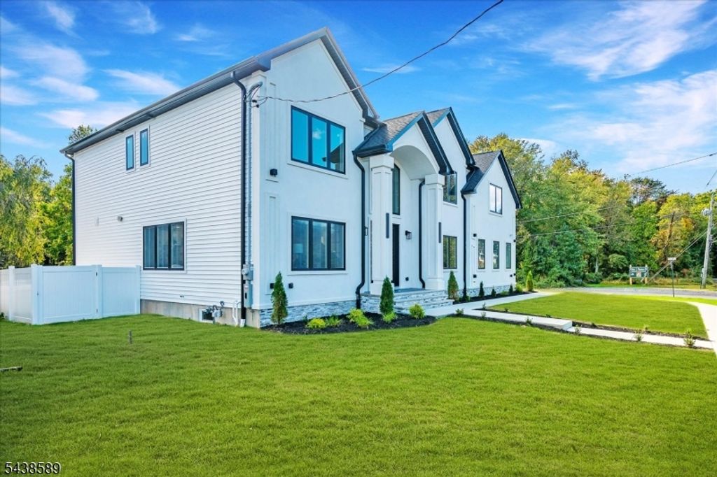 54 Nevsky St, Edison Twp., NJ 08820 — photo 2