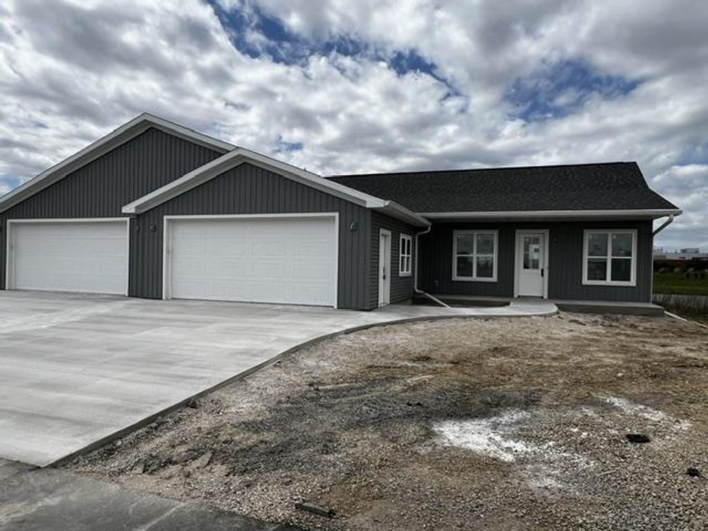 812 LAKEVIEW LANE, Ripon, WI 54971