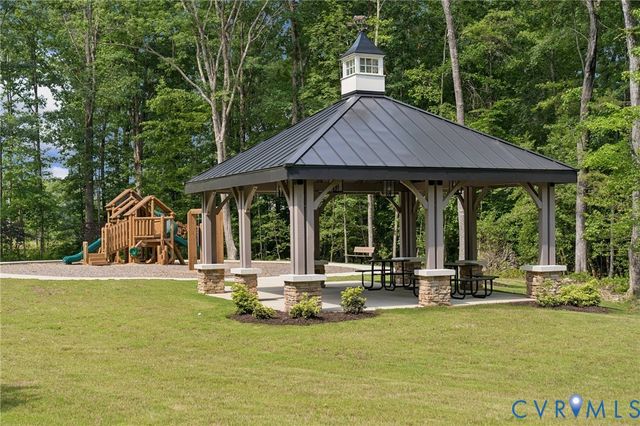 18301 Harvest View Ct, Moseley, VA 23120