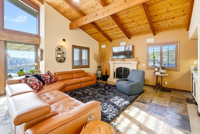 13760 Sun Forest Dr, Penn Valley, CA 95946