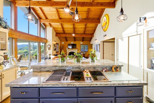 13760 Sun Forest Dr, Penn Valley, CA 95946