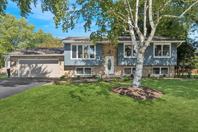 1900 Burr Oak Lane, Lindenhurst, IL 60046