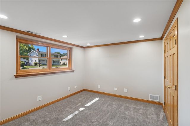 1900 Burr Oak Lane, Lindenhurst, IL 60046