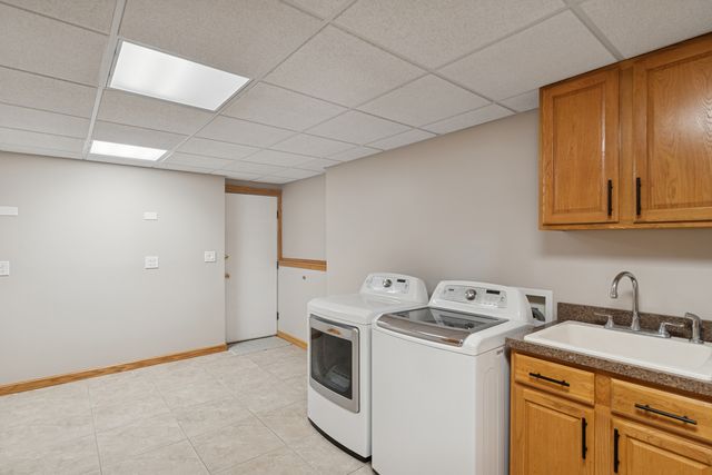 1900 Burr Oak Lane, Lindenhurst, IL 60046