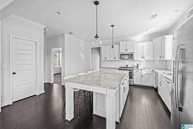 208 OAK HILL LANE, Moody, AL 35004