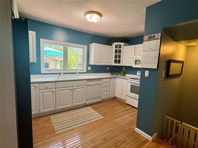 907 37th Street, Des Moines, IA 50312