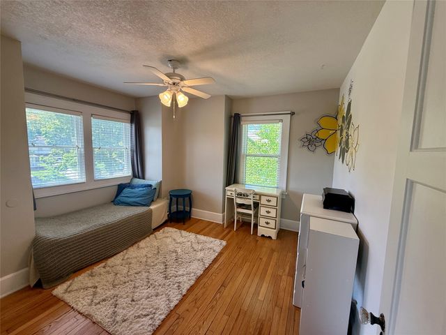 907 37th Street, Des Moines, IA 50312